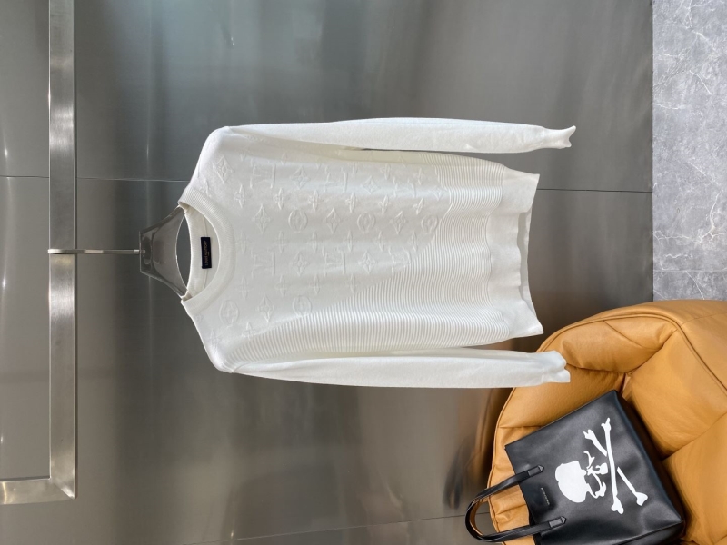 l0vis Vvtt0n sweater